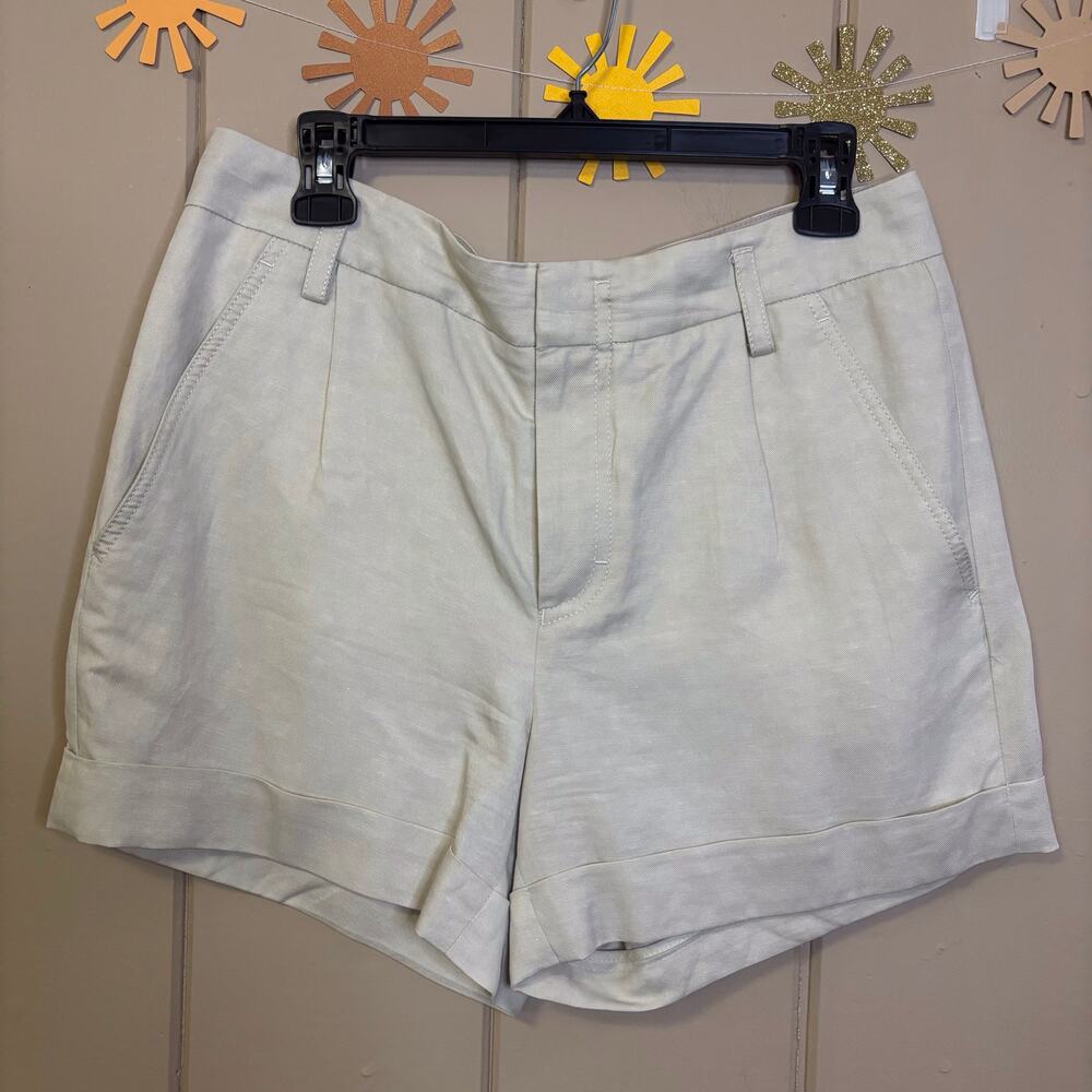 Vince casual Linen blend Shorts Size 10 light khaki pleats flap pockets cuff hem